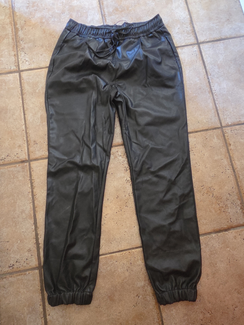 Love Tree Black Faux Leather Cropped Jogger Pants